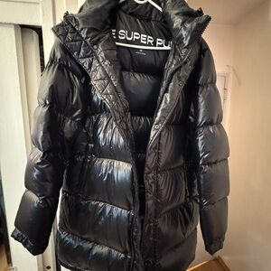 The Super Puff Mid Aritzia The Super World (M) Glossy Black